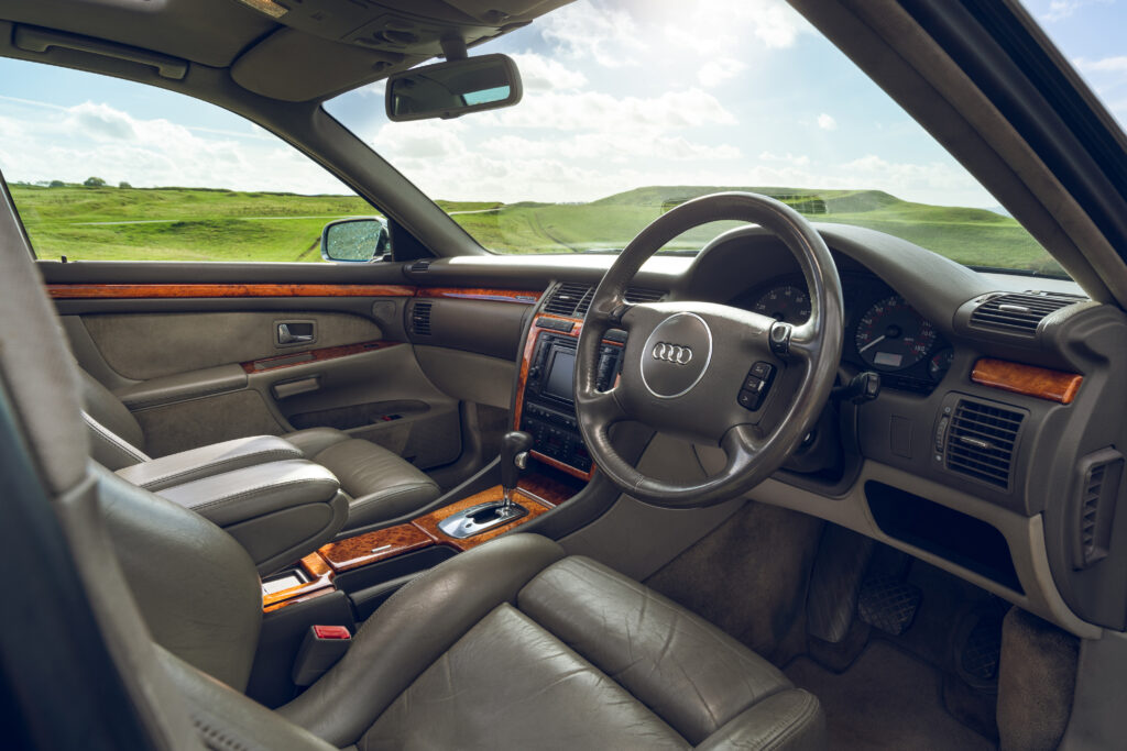 Audi S8 D2 interior