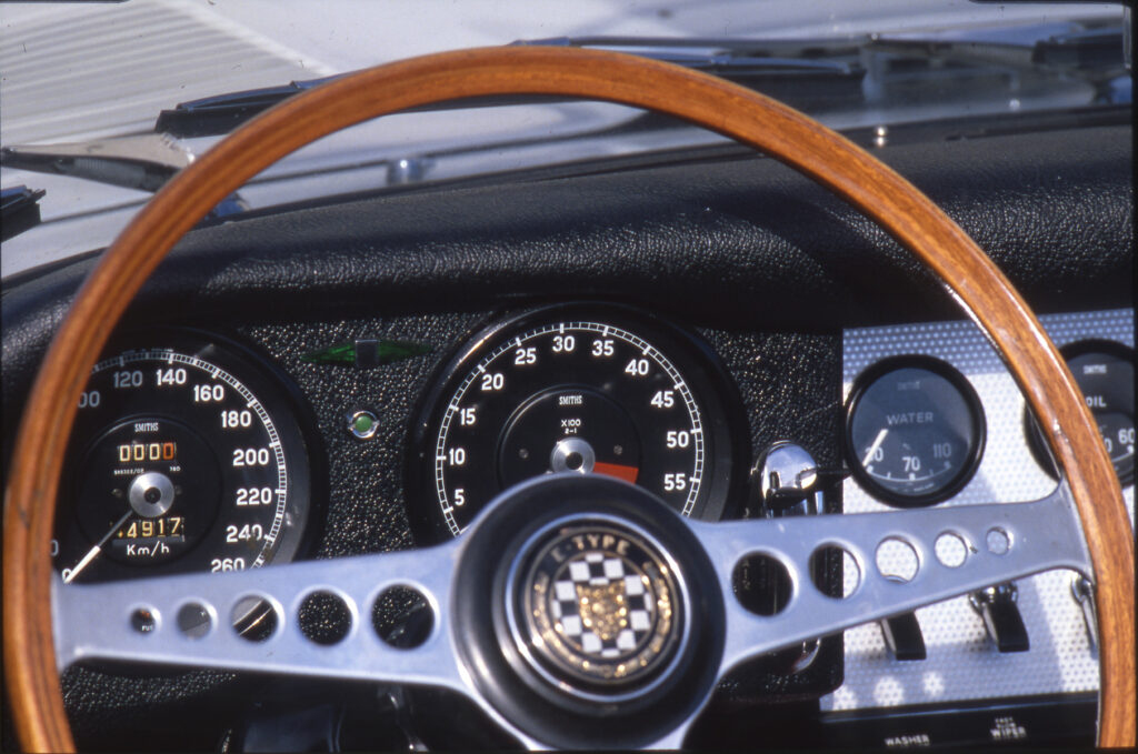 Jaguar E-type instruments